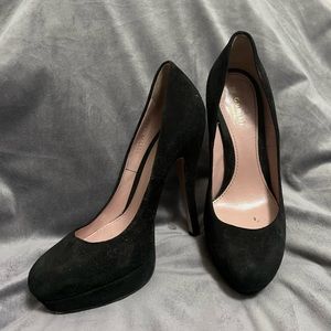 Selling my Gucci shoes for a new one.